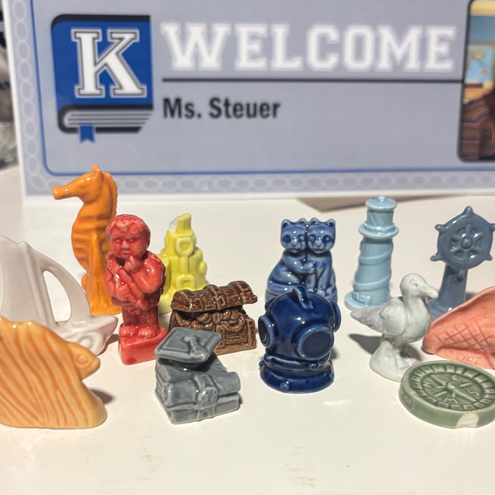 Collectors Item ~ 12 pieces Colorful Miniatures